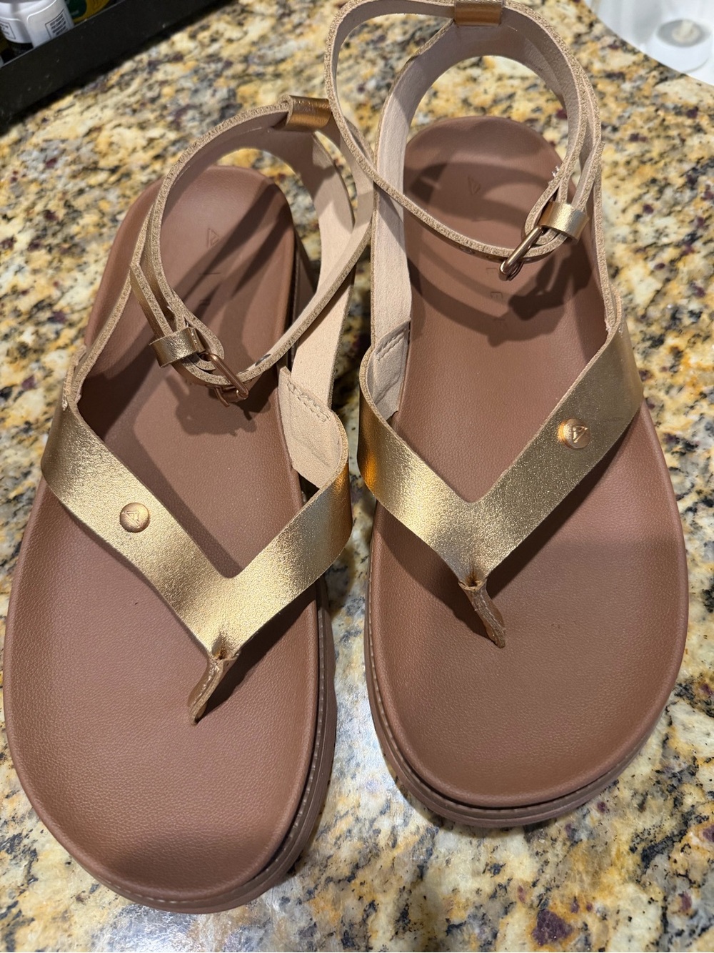 Reef Vista Luxe Sierra Women's Gold Metallic Thong Sandals with Brown Footbed
